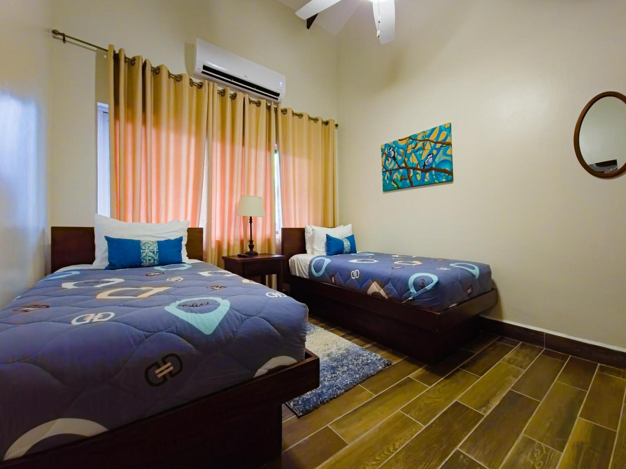 Louis' Apartments Placencia Esterno foto